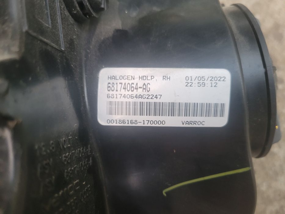 Lampa prawy przód dodge challenger