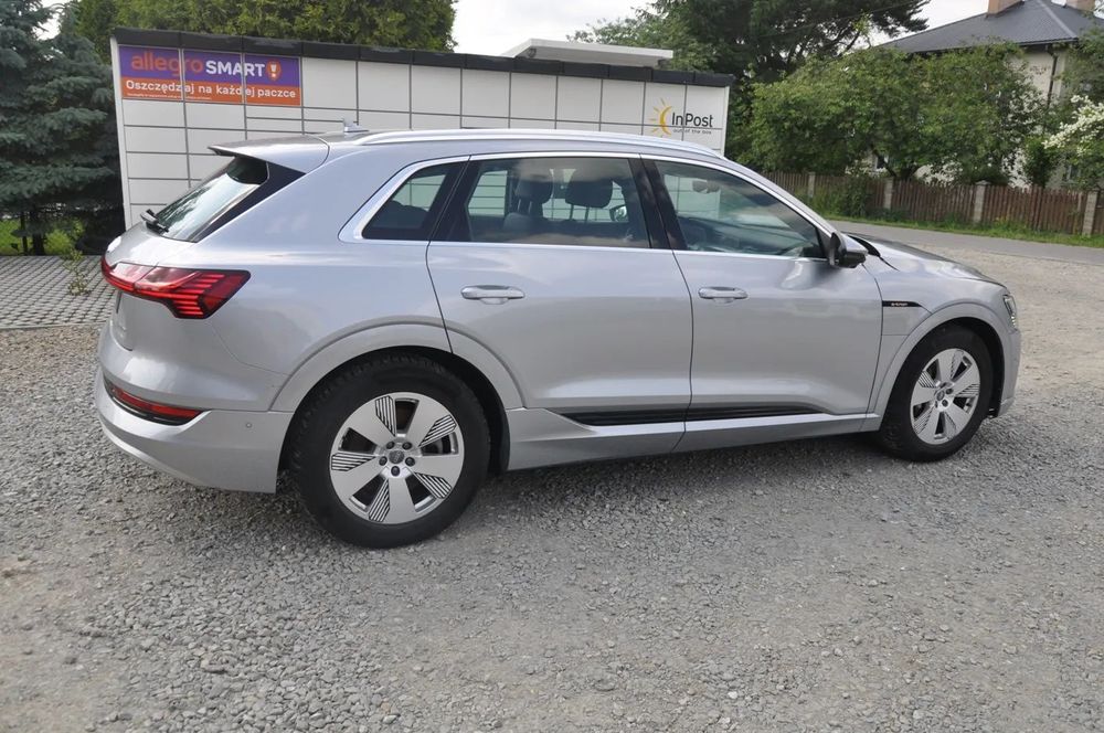 Audi e-tron s-line kamery 360 alkantara virtual kokpit ful led pneumatyka