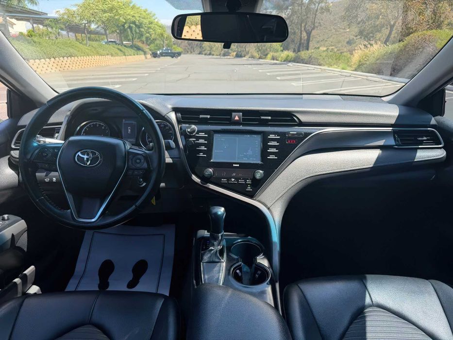 Toyota Camry      2020