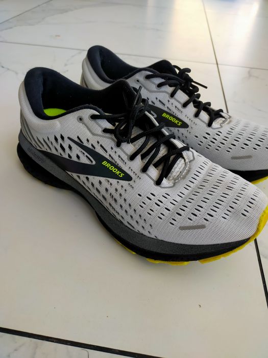 Кроси кросівки взуття