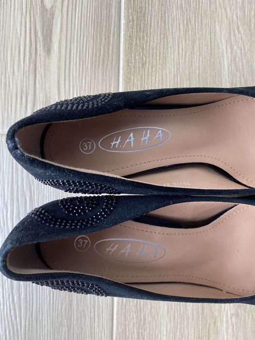 Sapato de tacão de veludo preto