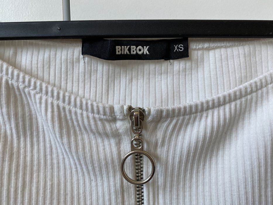 BikBok bluzka crop top biała i czarna XS