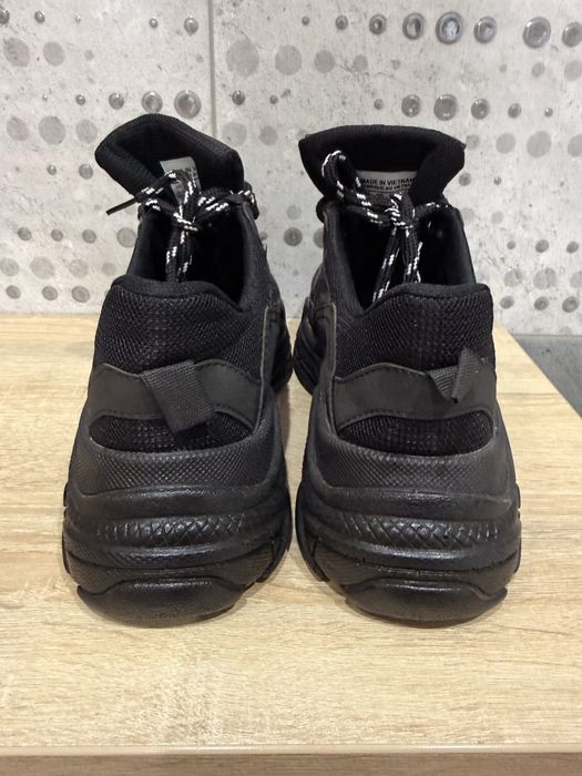 Balenciaga triples rozmiar 40 wkładja 25 cm.