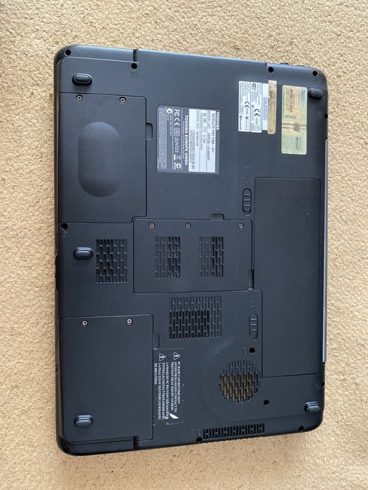 Portátil Toshiba antigo – para peças