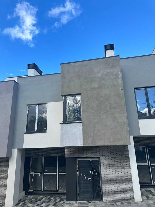 Таунхаус в стилі хай-тек, єоселя