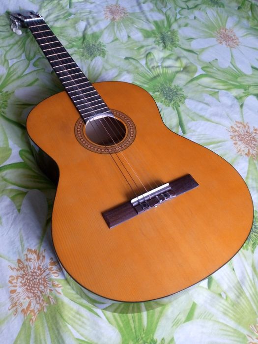 Продам гітару акустичну