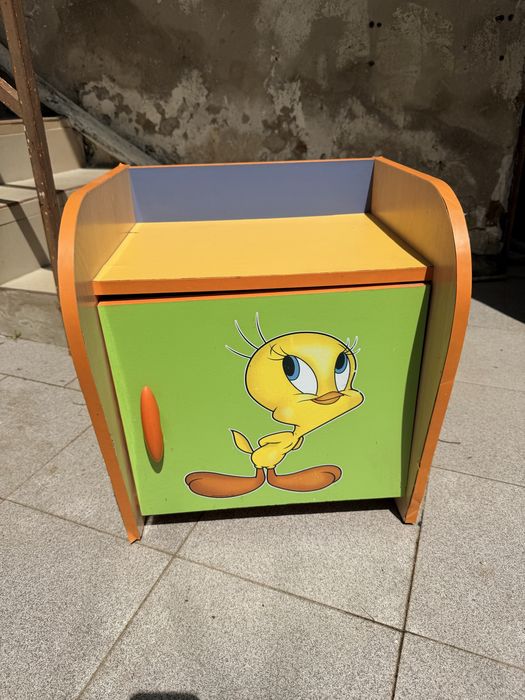 Mesinha de Cabeceira Infantil (Tweety) – Colorida e Funcional