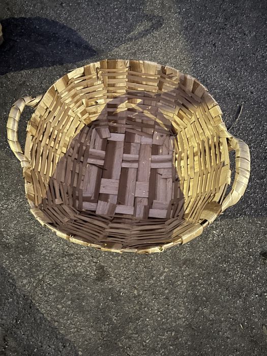 Vendo cestos de madeira castanho, tenho o grande,medio e pequeno