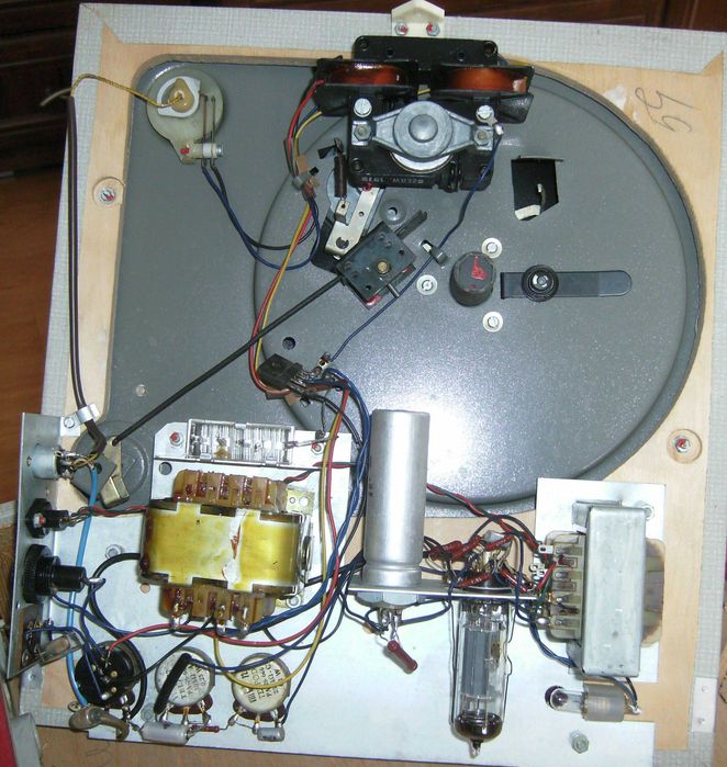 GRAMOFON walizkowy - BAMBINO 4 - Sprawny.