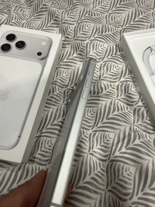 Iphone 17 Pro Max 256 GB Silver Łomża • OLX.pl