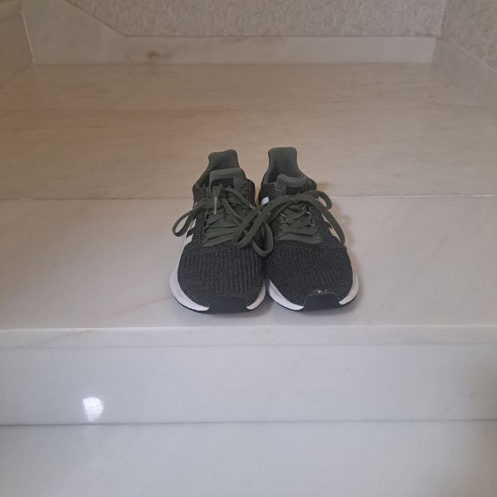 Tenis Adidas verde escuro