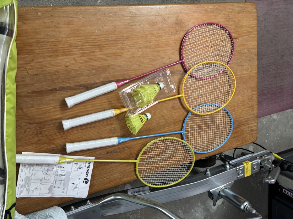 Raquetes com bolsa e penas