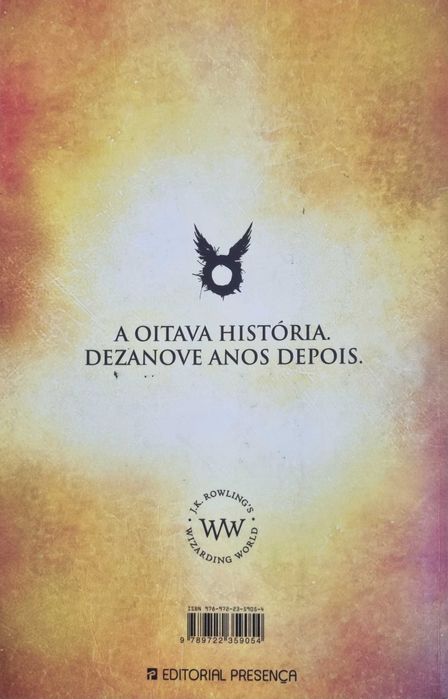 Livro "Harry Potter e a Criança Amaldiçoada"