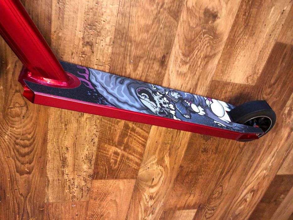 Надміцний трюковий самокат 
Колеса 110 мм
Витримує 100 кг