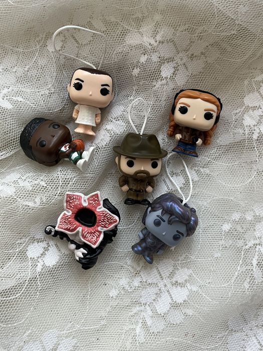 Фігурки kinder joy stranger things одним лотом