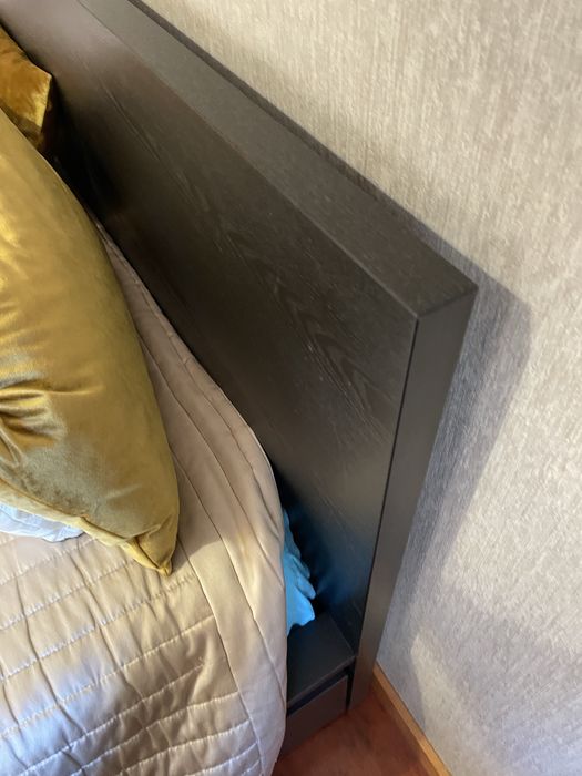 Cama Casal Preta Ikea Malm com 4 gavetões com rodinhas e Cabeceira