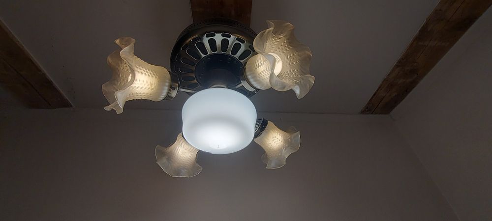 Sprzedam lampę wiszącą  żyrandol w stylu retro.