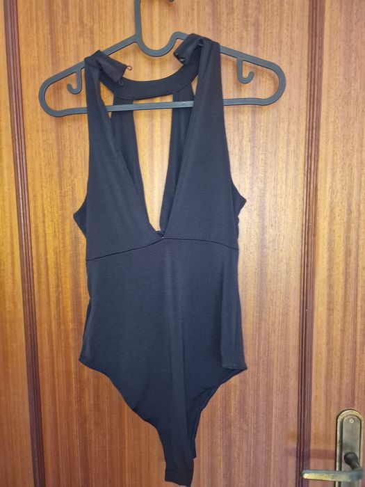Body Preto elegante e versátil