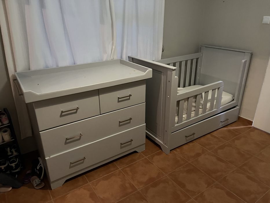 Berço para bebé com armario. cama de bebé