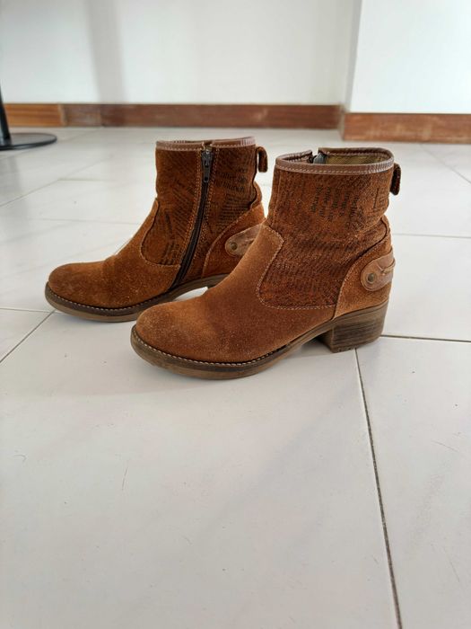 Botas com salto castanhas