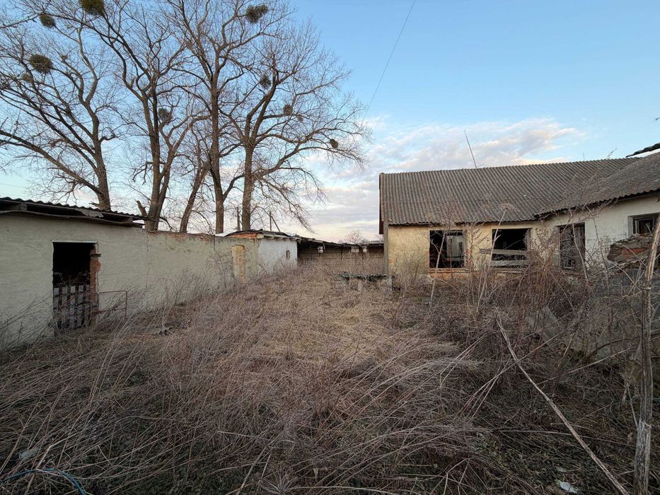 Фасадна комерційна будівля 350 м²