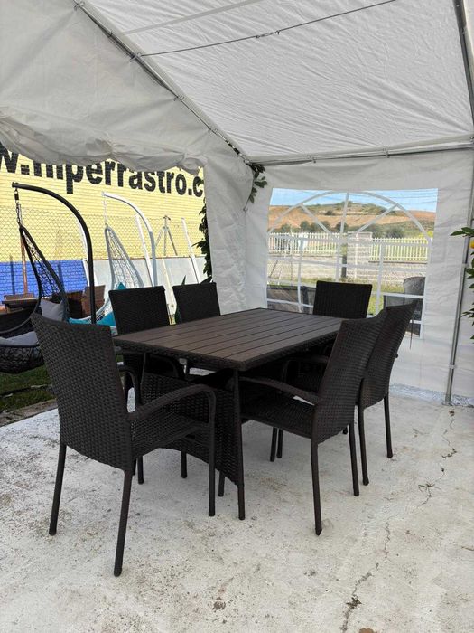 mesa com cadeiras