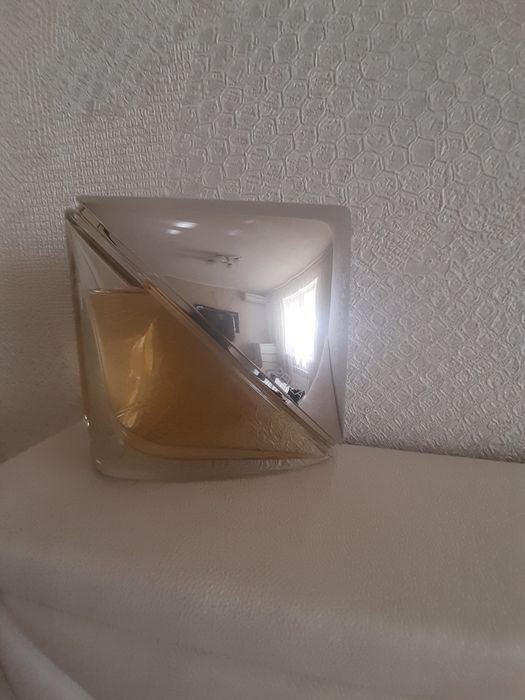 Tom Ford Mugler   Gucci  Zara Givenchy Calvin klein