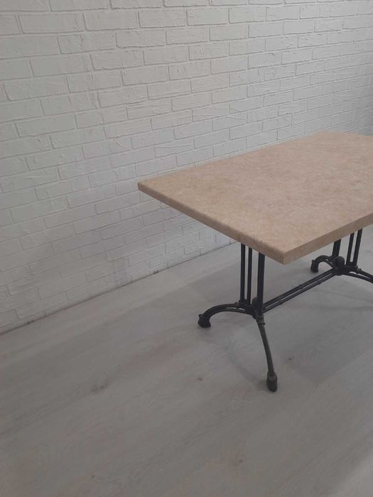 Продам столы 2600 за шт