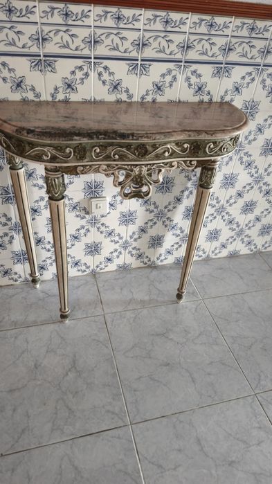 Mesa em mármore rosa