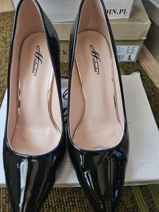 Czarne lakierowane czółenka