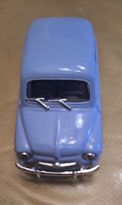 Fiat 600D Miniatura escala 1:43