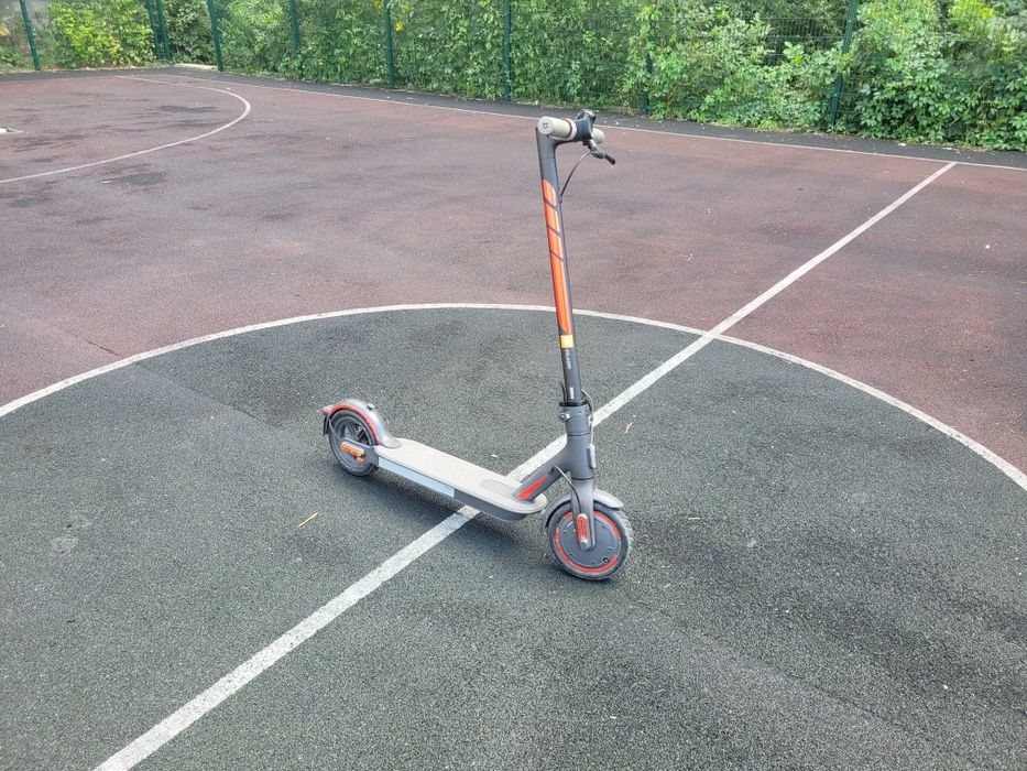 Продам самокат Xiaomi Mi Electric Scooter 1S