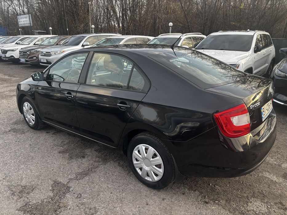 Продам Skoda  Rapid 1.6 Mpi ліфтбек