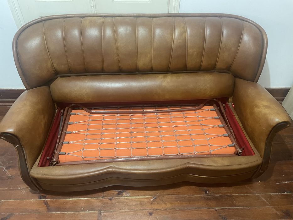Sofa cama em pele