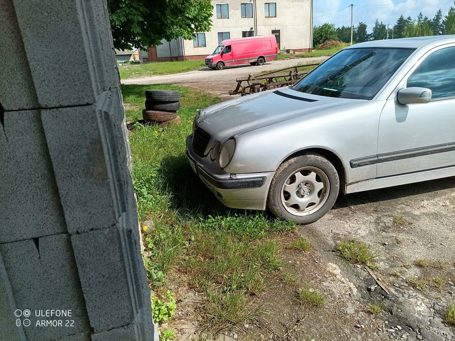 Продам автомобіль мерседес w210