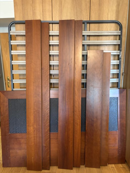 Cama de casal com arrumação