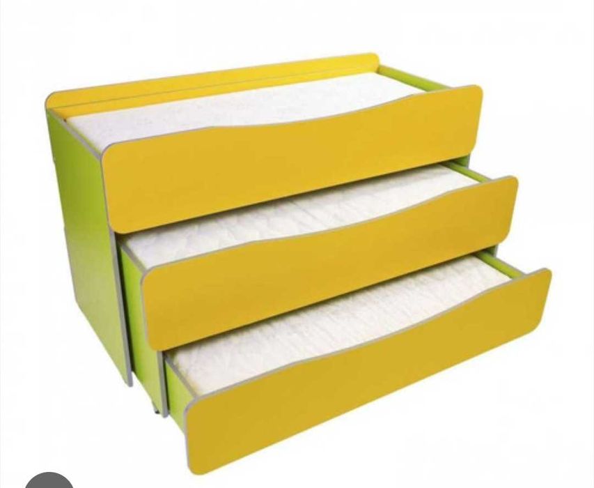 Дитяче ліжко трьохярусне