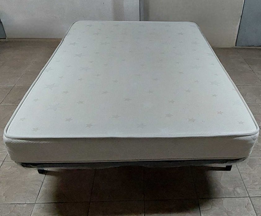 Cama de casal com colchão