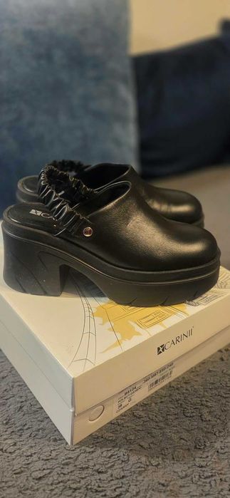Buty damskie sandały/klapki Carinii