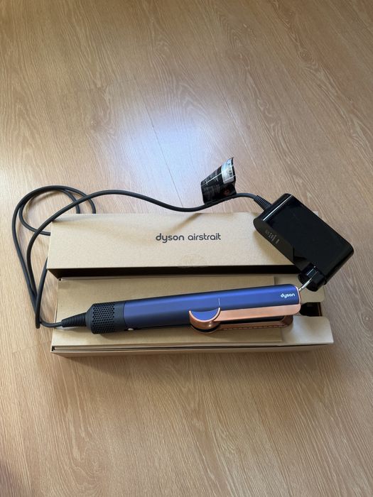 Dyson airstrait