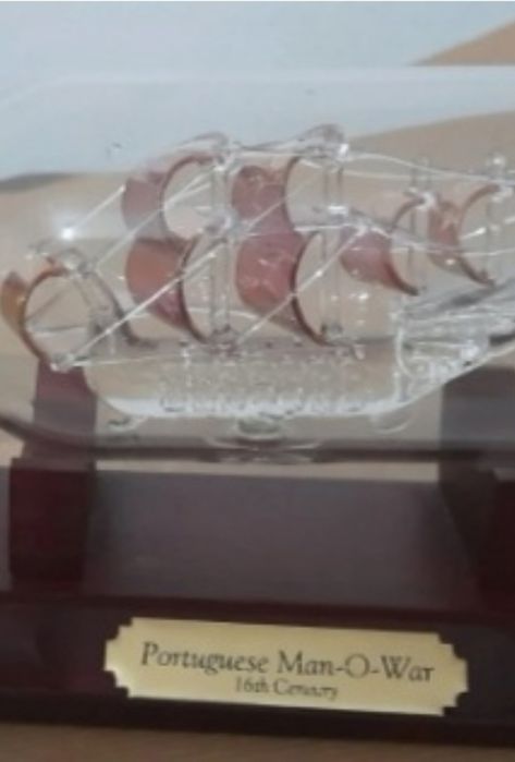 Caravela do séc. XVI dentro de garrafa em vidro