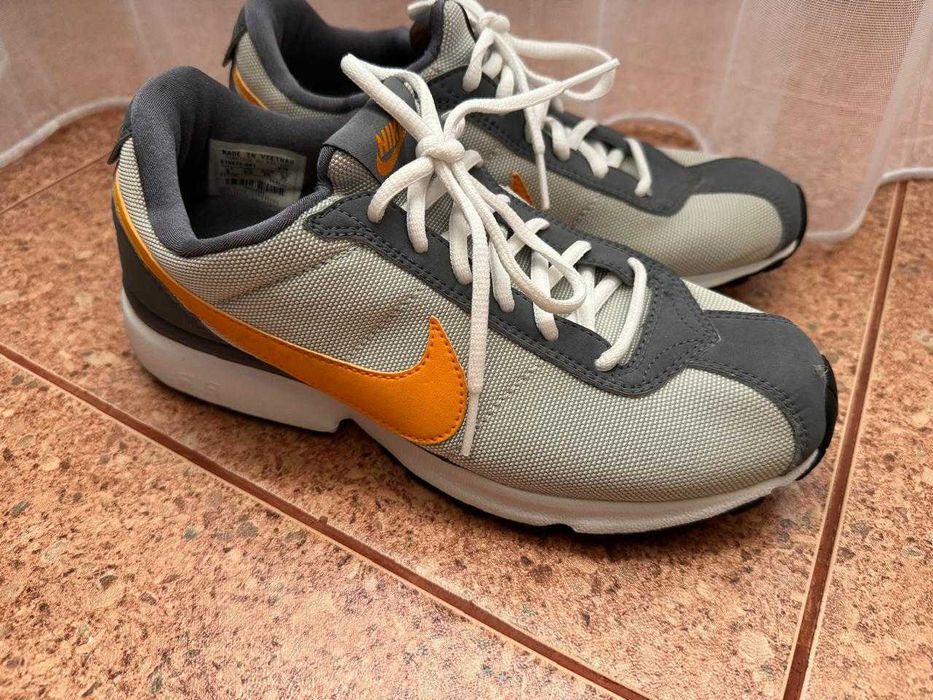 кросівки Nike модель 313672-081 розмір 39