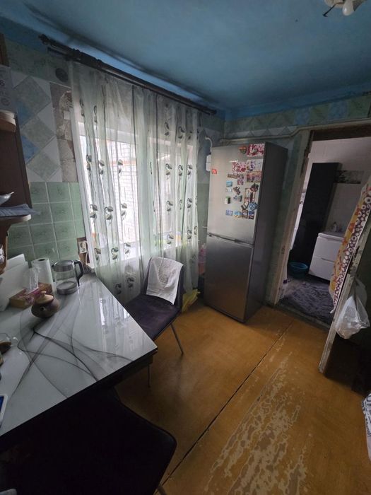 частина будинку з приватизованою ділянкою 7 соток. Роганський житловий