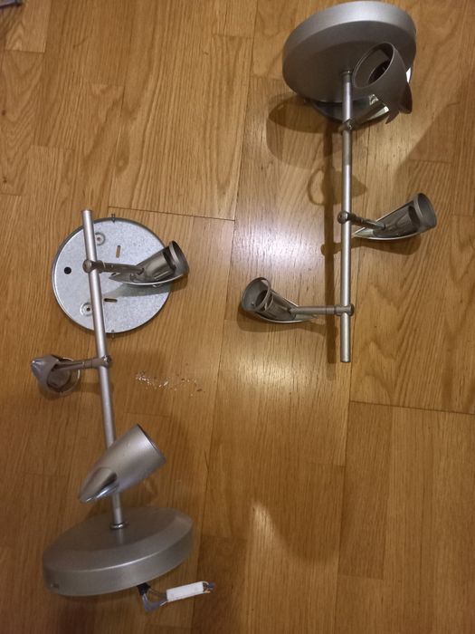 Candeeiro com focos direcionaveis