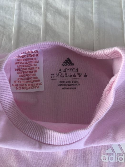 T-shirt adidas tamanho 3-4 anos