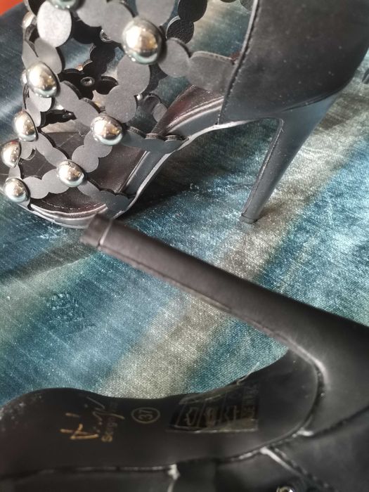 elegancje sandały na szpilce