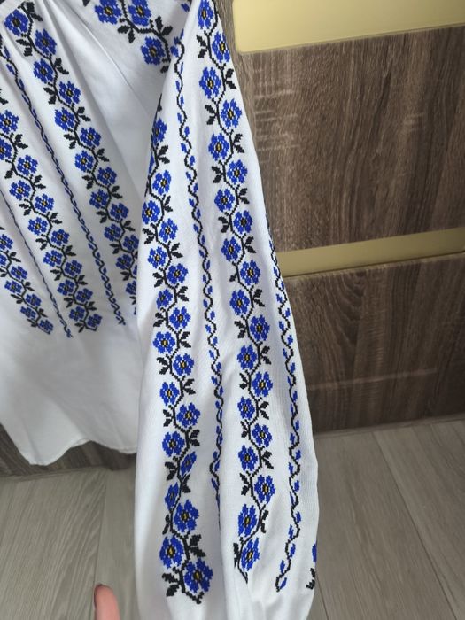 Вишиванка жіноча ручна вишивка на полотні