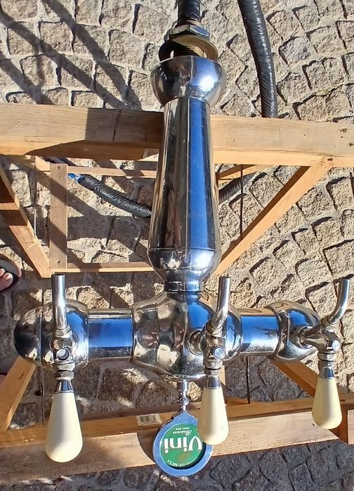 Torre de tirar cerveja, com 3 saídas