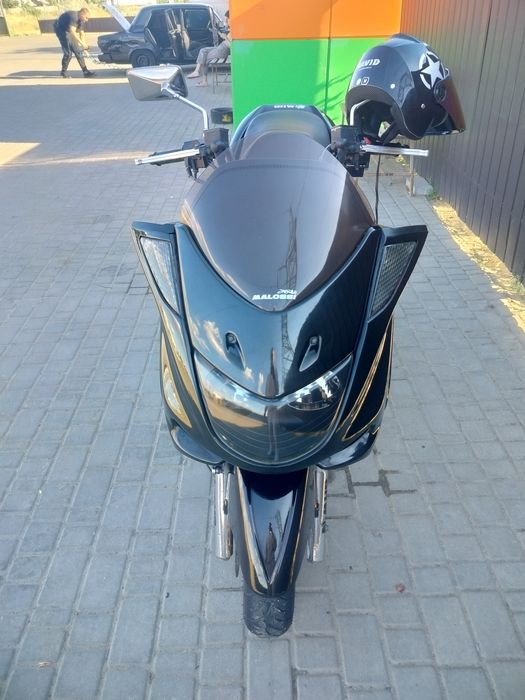 Макси скутер Yamaha Madgesty 250rr