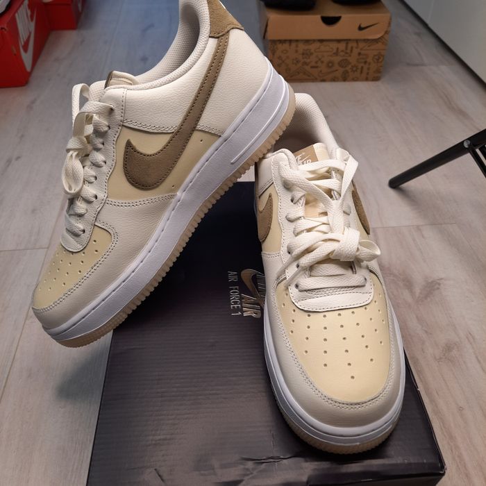 Оригінальні чоловічі кросівки Nike Air Force 1 '07 LV8 FN5832-101